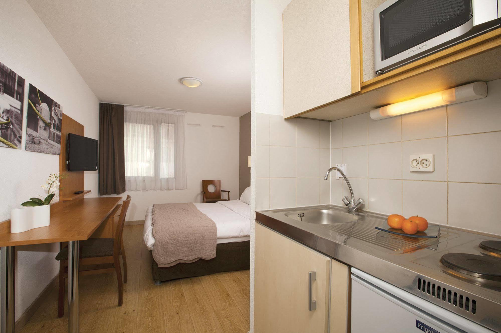 Séjours&Affaires Pantin Charles De Gaulle Exterior foto